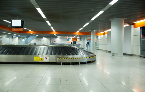 手提箱信息离开机场的行李传送空厅袋式传送机带图片