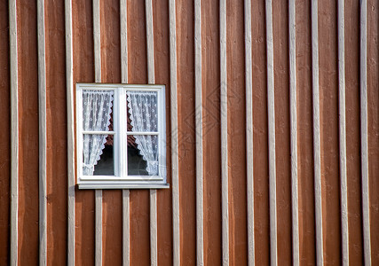 漂亮的木窗帘布在房屋外墙上自然正面粗糙的背景图片