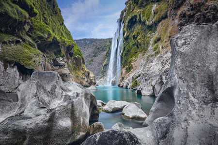 拉普捷夫天堂墨西哥瓦斯特卡波托西纳坦帕翁河塔穆尔瀑布的壮观景象异国情调图片