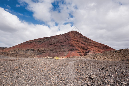 谷岩石西班牙加那利群岛兰萨罗特的MontanaBermeja火山坑海岸图片