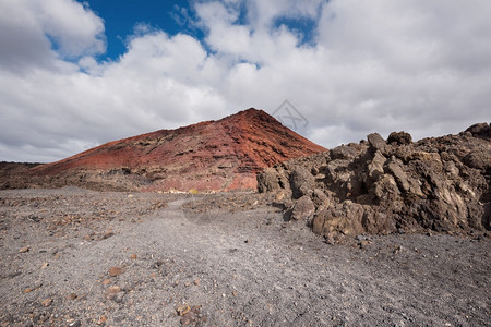 西班牙加那利群岛兰萨罗特的MontanaBermeja火山坑海滩旅游地质学图片