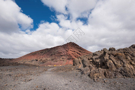 棕色的西班牙加那利群岛兰萨罗特的MontanaBermeja火山坑作用土地图片