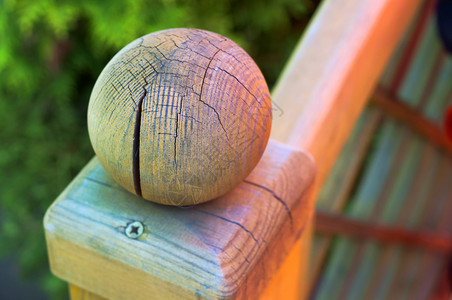抽象的树木纹球实开裂珠圆尖楼梯栏杆实木球圆尖楼梯栏杆木纹球生的图片