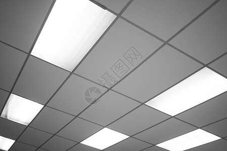 白色天花板上风景中亮光灯泡的白天花板背景室内装饰概念为文字或设计提供复制空间黑色的网格正方形图片