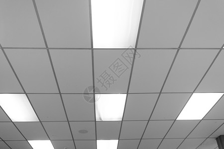 发光墙白色的明亮瓷砖白色天花板上风景中亮光灯泡的白天花板背景室内装饰概念为文字或设计提供复制空间背景