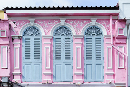 历史装饰风格在泰国普吉老城区PhuketOldTown普吉古城建中葡萄牙筑雕像图片