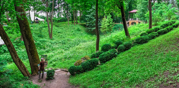 走乌克兰比拉策尔瓦BilaTserkva亚历山大公园是乌克兰最美丽著名的阿尔伯里图姆之一在乌克兰比拉采尔瓦BilaTserkva图片
