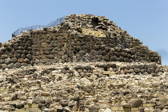 堡地标撒丁岛巴鲁米尼附近的苏努拉西废墟靠近图片