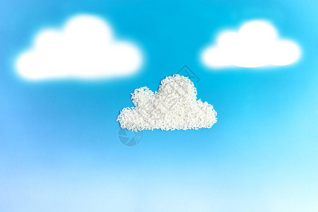 在深蓝天空背景下白稻如飞毛云状的白稻层储存概念同步网关蓝色的图片