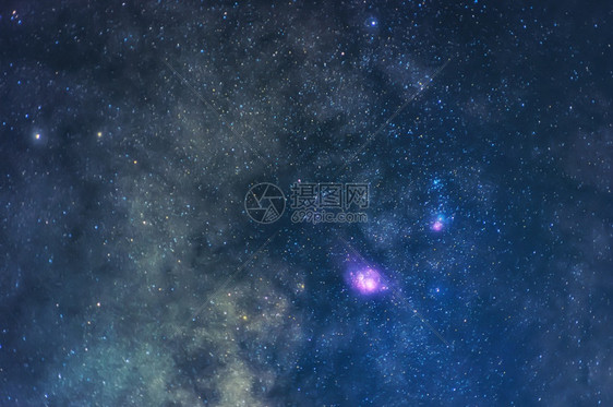 科学深的望远镜星系银河宇宙中有恒星和空间尘埃长速度于图片