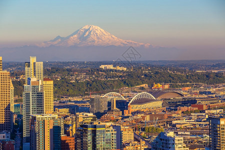 吸引力美国西雅图市下城的天线城风景山空图片
