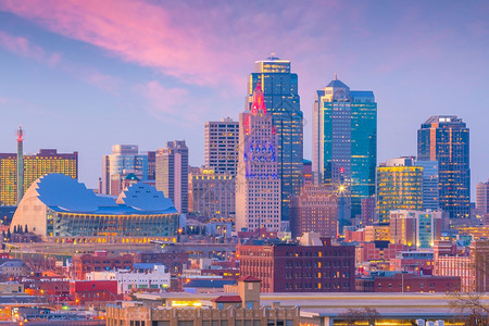 市中心旅游团结的美国密苏里州堪萨斯市天际之景图片
