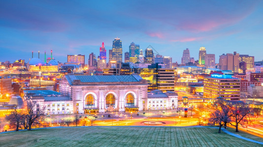 日出全景美国密苏里州堪萨斯市天际之景城的图片