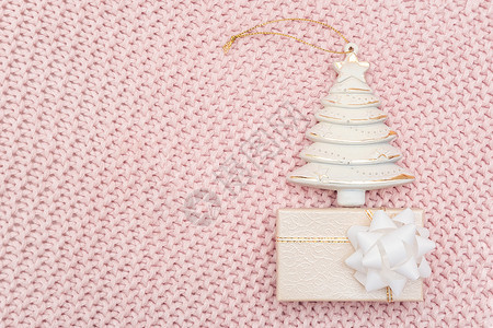 粉色圣诞树装饰图片