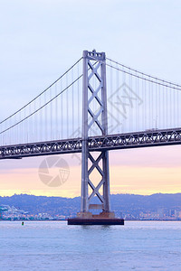 颜色Bay桥和奥克兰港背景美国加利福尼亚州状态照片图片