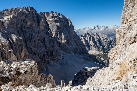 意大利布伦塔特尼诺著名的多洛米山峰全景经过观公园图片