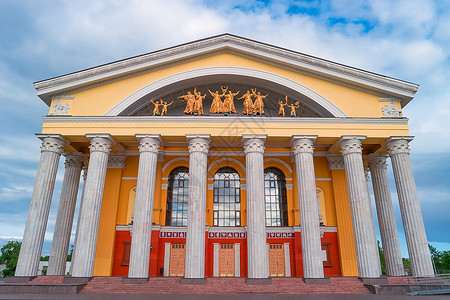 正面歌剧卡累利阿音乐剧院俄罗斯彼得扎沃茨克彼得罗扎沃茨克最美丽和著名的建筑雕像图片