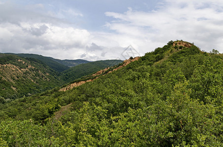 保加利亚欧洲九州地区里拉山西边的斯图布金字塔Rila山西面科切里诺沃景观红色的图片
