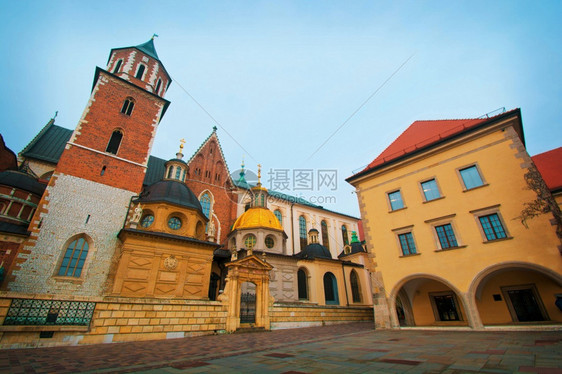 城市的老波兰克拉科夫瓦维尔圣斯坦尼劳和瓦茨圣殿旅游图片