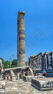 首都伟大的土耳其迪马201972土耳其迪马阿波罗神庙的断柱阳光明媚的夏日土耳其迪马阿波罗神庙的柱子双胞胎图片