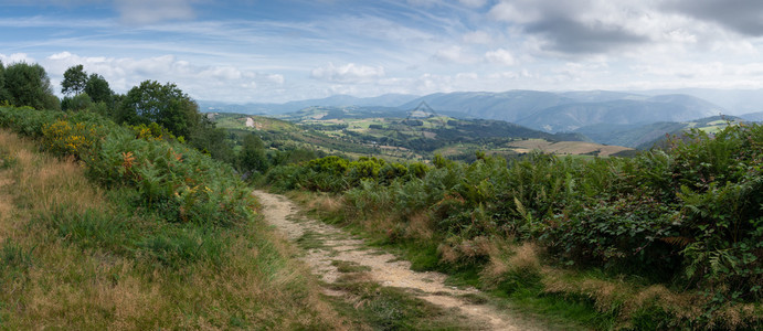 环境小路生态系统西班牙阿斯图里亚GrandasdeSalime和Fonsagrada之间的CaminoSantiago小径的全景图片