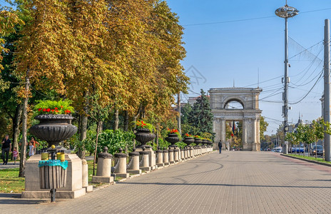 目的地ChisinauMoldova1209StefancelMareBoulevard在摩尔多瓦首都基希讷乌的中心在阳光明媚的图片