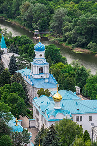 宗主教制乌克兰斯维亚托戈尔克07162夏日从乌克兰斯维亚托戈尔克或维亚托希尔克的圣安息日山修道院的上方观看乌克兰斯维亚托图片
