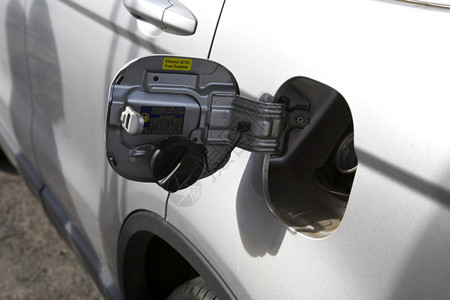 燃气加油站的现代车汽油加站的现代车保护卡水平的图片