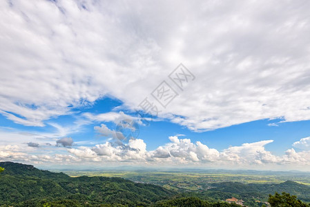 赖北植物美丽的自然景观泰国清莱省DoiMaeSaloong视点高山上的天云彩泰多伊梅萨隆图片