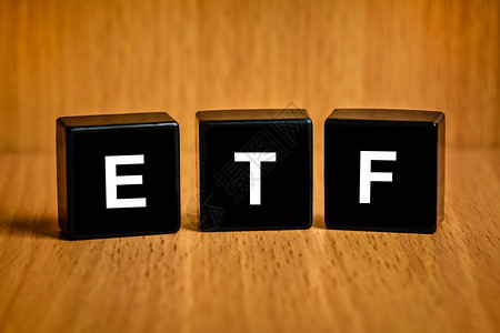 商业经纪人首都ETF或交换易基金关于黑块的案文图片