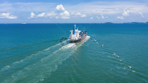 起重机货运泰国海摄像机从无人驾驶飞空中观察运输概念进口国际的货轮物由海运摄影机进行国际出口图片