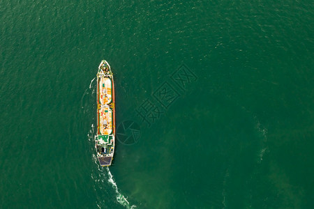 绿色海空中最高视野上航行的油气船血管海景最佳图片