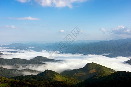 蒙哥清迈泰国高山多伊蒙通戈明登清迈泰国云海的和雾流风景美丽是清迈泰国云海的晨景大和浓雾流腾美丽的图片