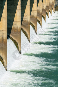 从水力发电站排出的水量建筑学环境的水库图片