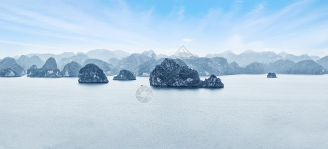 旅游清晨风景海隆湾南越东亚旅行背景两幅图象全等蓝雾和石灰岩多雾路段云图片