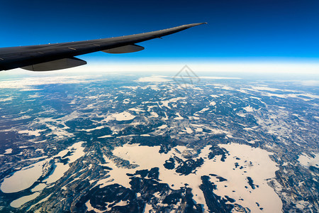 曼谷大气层户外日出交通和旅行者概念时飞机侧窗对面的外边视线图片