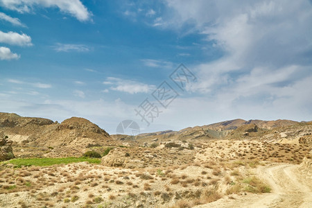 谷亚洲山区的沙土路面干涸无雨美丽的结石图片