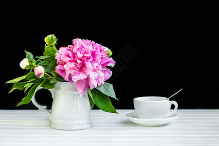 一杯茶和花瓶里的小松饼一杯茶和小松饼卡片生活玫瑰图片