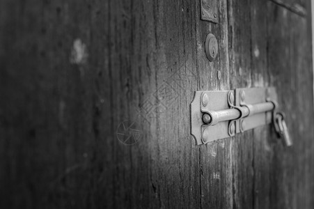 锈牛棚木门的旧闩锁老式保持图片