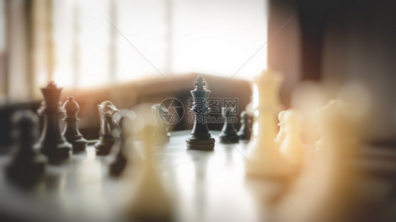 丢失领导商业概念中的棋游戏战略和竞争问题经济图片