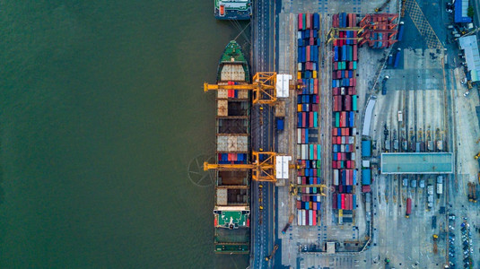 商业的海洋空中俯视商业码头货运全球务集装箱船海运物流进出口货集装箱船物运装港图片