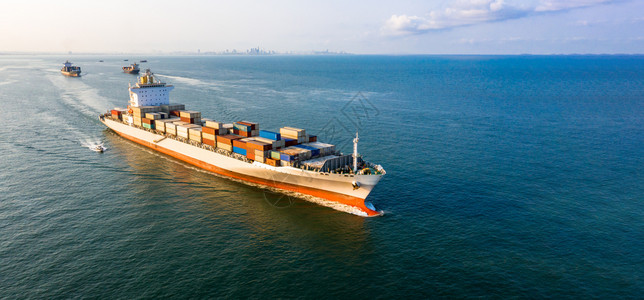 集装箱货船全球商业贸易物流和全球集装箱货船运输集装箱货物运输进出口公司航海的上图片