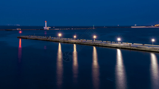 乌克兰敖德萨海港和货运码头的全景夏夜在乌克兰敖德萨海港的夜晚舰队军工作图片