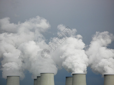活力量烟囱煤电厂冷却塔白蒸汽图片