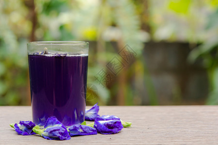 木本底的蝴蝶豆果汁和梨花泰国喝紫色图片