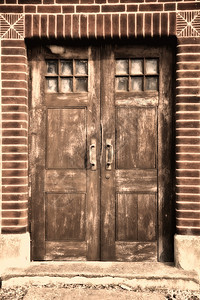 省栏杆法国欧洲一个旧大楼的门与塞皮亚音调图片