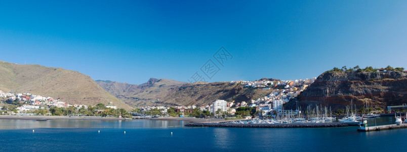 夏天假期圣塞巴斯蒂亚德拉戈梅全景西班牙加那利群岛LaGomeera岛的主要港口和首都谷图片