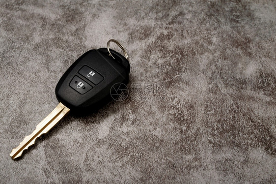 陈列室黑色的新车钥匙在展厅提供低息贷款服务汽车图片