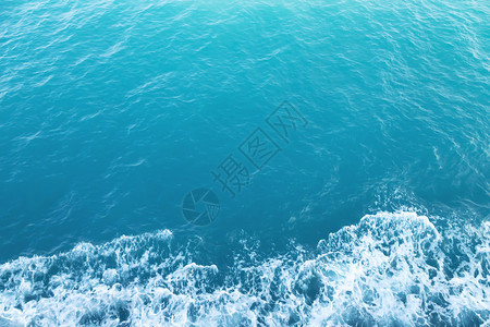 海洋凉爽的美丽深蓝海浪风图片