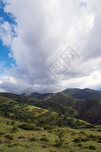 西班牙拉里奥哈山谷地貌光线美丽农村图片